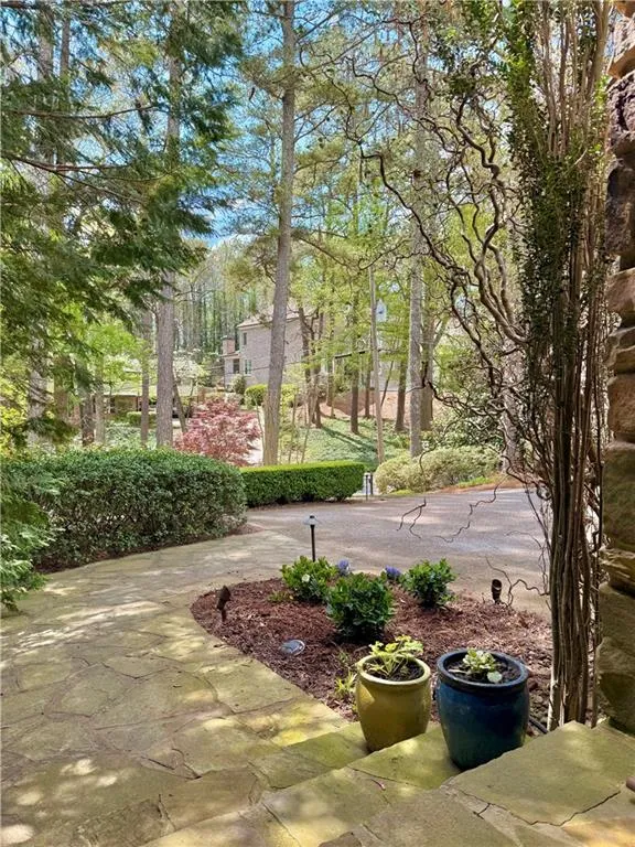 710 E Northway Lane, Atlanta, Georgia 30342, 6 Bedrooms Bedrooms, ,5 BathroomsBathrooms,Residential,Sold,710 E Northway Lane,7550813