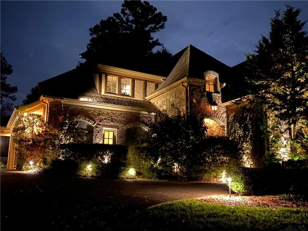 710 E Northway Lane, Atlanta, Georgia 30342, 6 Bedrooms Bedrooms, ,5 BathroomsBathrooms,Residential,Sold,710 E Northway Lane,7550813