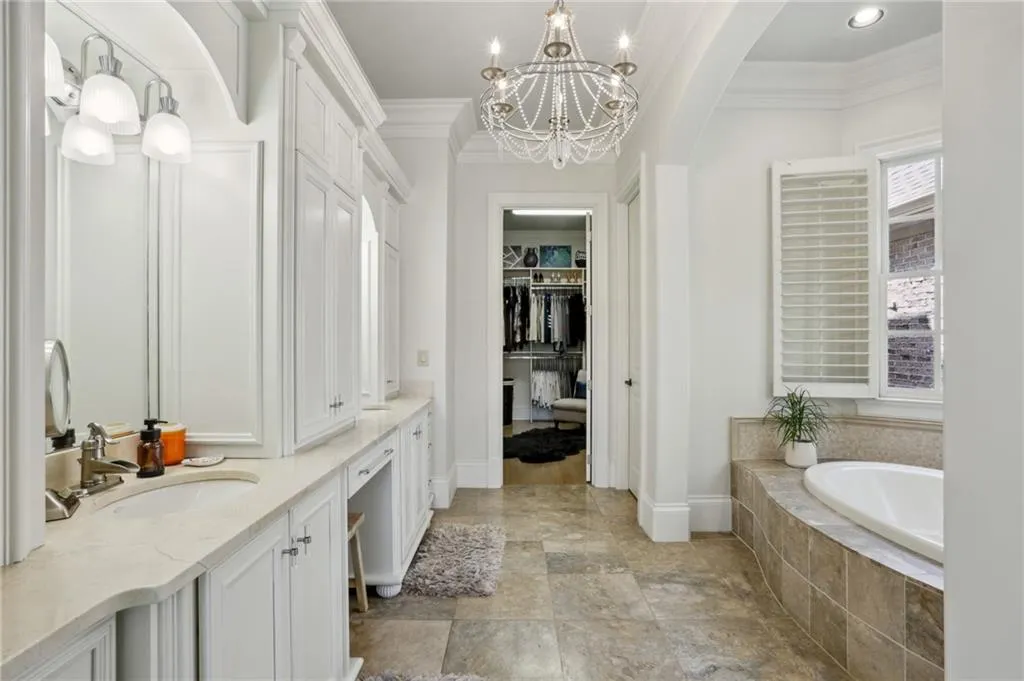 710 E Northway Lane, Atlanta, Georgia 30342, 6 Bedrooms Bedrooms, ,5 BathroomsBathrooms,Residential,Sold,710 E Northway Lane,7550813