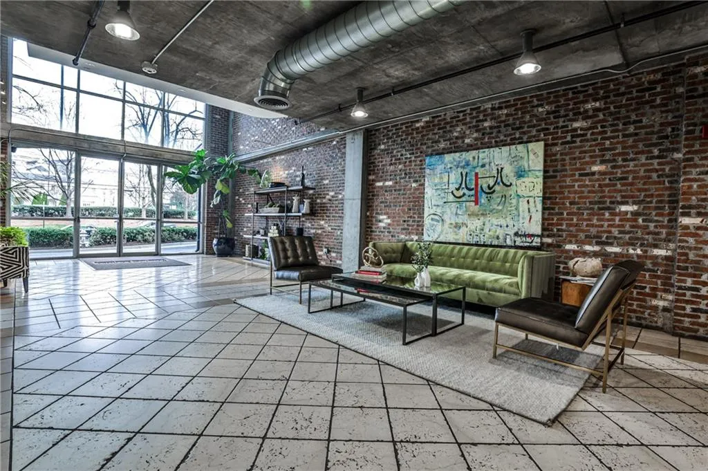 Entry with 24 hour concierge service