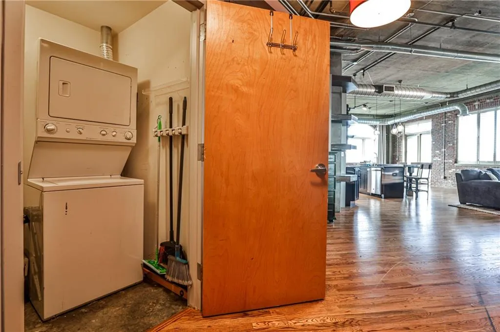 Laundry closet with storage area