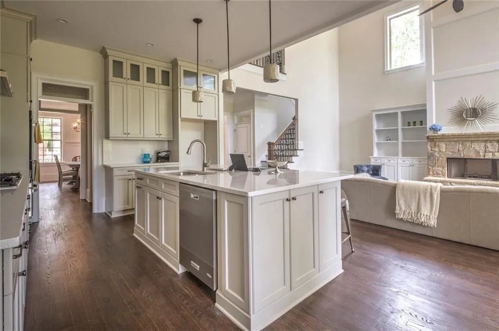 15 Long Island Place, Sandy Springs, Georgia 30328, 6 Bedrooms Bedrooms, ,5 BathroomsBathrooms,Residential,Sold,15 Long Island Place,5699255