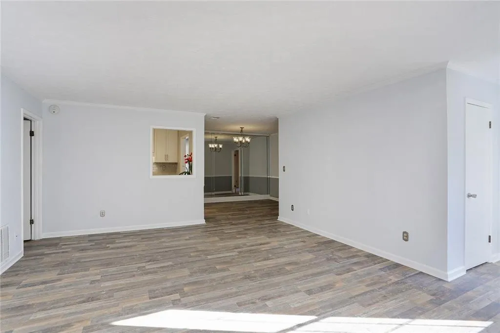 408 Natchez Trace, Sandy Springs, Georgia 30350, 2 Bedrooms Bedrooms, ,2 BathroomsBathrooms,Residential,Sold,408 Natchez Trace,5781329