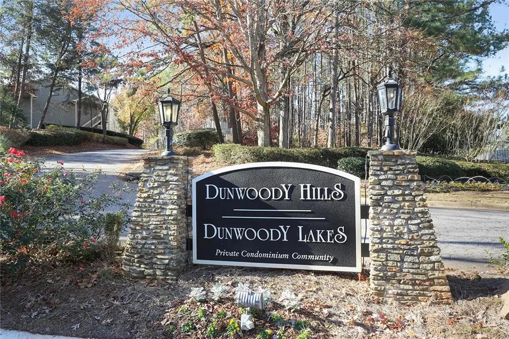 408 Natchez Trace, Sandy Springs, Georgia 30350, 2 Bedrooms Bedrooms, ,2 BathroomsBathrooms,Residential,Sold,408 Natchez Trace,5781329
