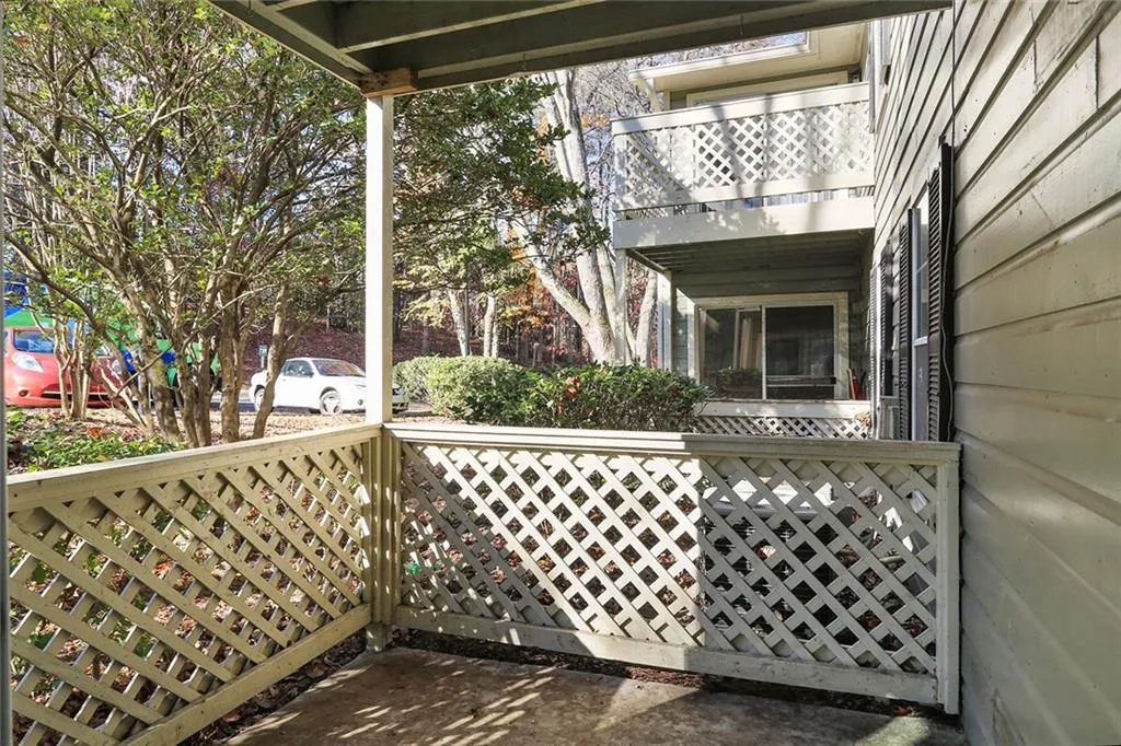 408 Natchez Trace, Sandy Springs, Georgia 30350, 2 Bedrooms Bedrooms, ,2 BathroomsBathrooms,Residential,Sold,408 Natchez Trace,5781329