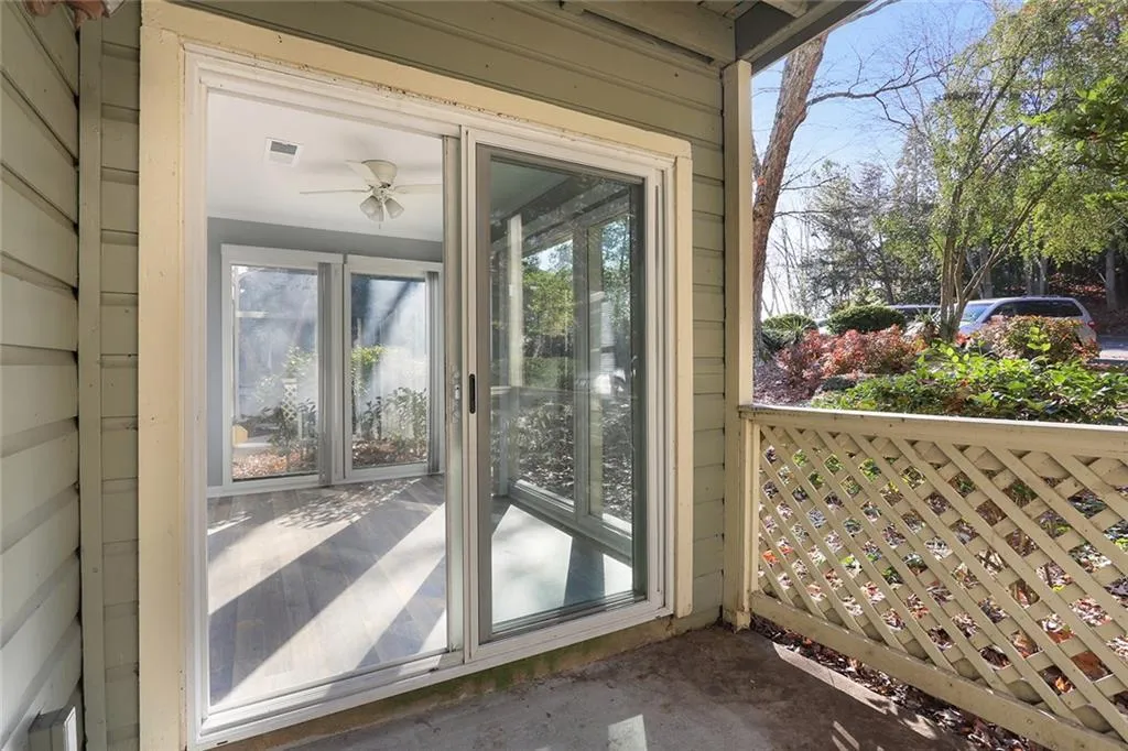 408 Natchez Trace, Sandy Springs, Georgia 30350, 2 Bedrooms Bedrooms, ,2 BathroomsBathrooms,Residential,Sold,408 Natchez Trace,5781329