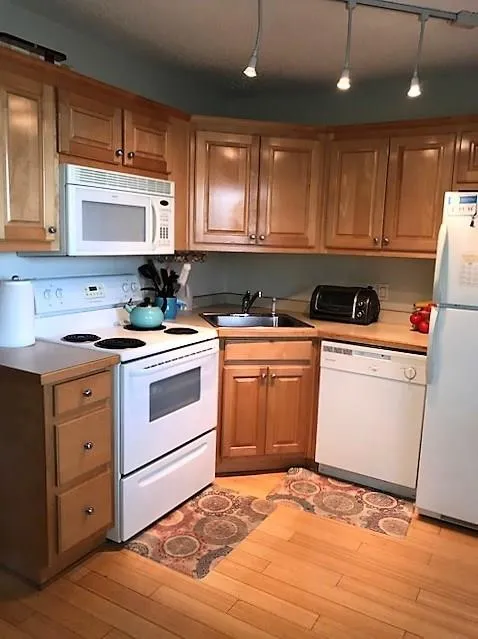 315 Hilderbrand Drive Unit B4, Sandy Springs, Georgia 30328, 2 Bedrooms Bedrooms, ,1 BathroomBathrooms,Residential,Sold,315 Hilderbrand Drive Unit B4,6037220