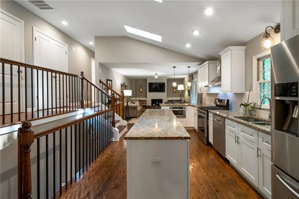 5655 Colton Drive, Sandy Springs, Georgia 30342, 3 Bedrooms Bedrooms, ,3 BathroomsBathrooms,Residential,Sold,5655 Colton Drive,6737038