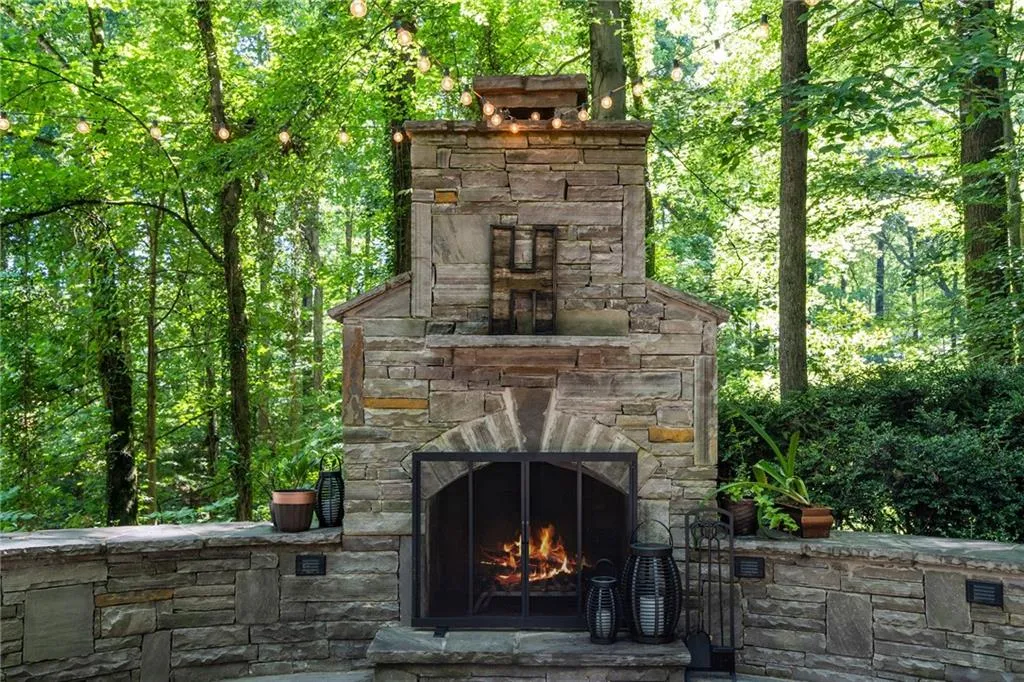 5655 Colton Drive, Sandy Springs, Georgia 30342, 3 Bedrooms Bedrooms, ,3 BathroomsBathrooms,Residential,Sold,5655 Colton Drive,6737038