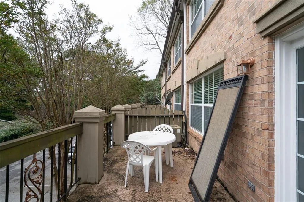 6980 Roswell Road Unit C6, Atlanta, Georgia 30328, 2 Bedrooms Bedrooms, ,1 BathroomBathrooms,Residential,Sold,6980 Roswell Road Unit C6,6965882