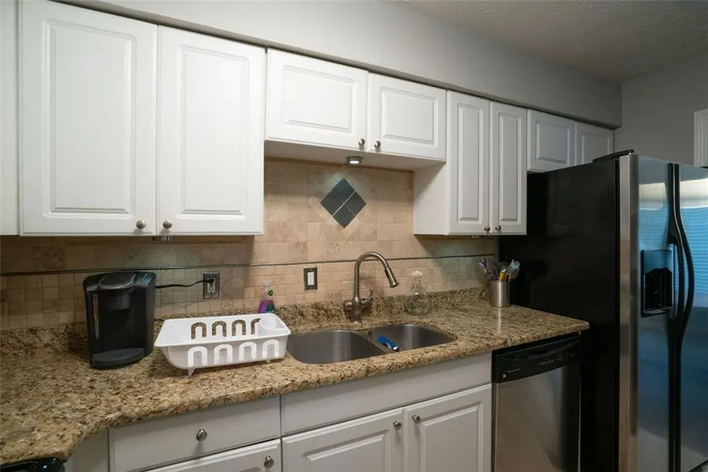 6980 Roswell Road Unit C6, Atlanta, Georgia 30328, 2 Bedrooms Bedrooms, ,1 BathroomBathrooms,Residential,Sold,6980 Roswell Road Unit C6,6965882