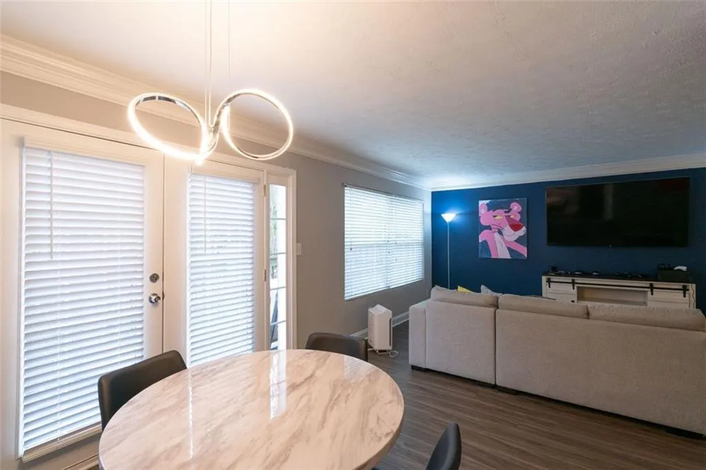 6980 Roswell Road Unit C6, Atlanta, Georgia 30328, 2 Bedrooms Bedrooms, ,1 BathroomBathrooms,Residential,Sold,6980 Roswell Road Unit C6,6965882