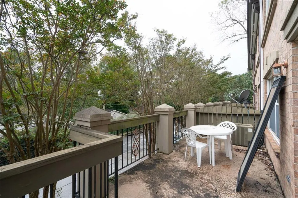 6980 Roswell Road Unit C6, Atlanta, Georgia 30328, 2 Bedrooms Bedrooms, ,1 BathroomBathrooms,Residential,Sold,6980 Roswell Road Unit C6,6965882