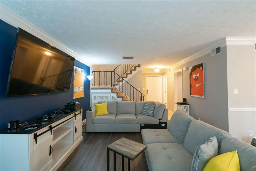 6980 Roswell Road Unit C6, Atlanta, Georgia 30328, 2 Bedrooms Bedrooms, ,1 BathroomBathrooms,Residential,Sold,6980 Roswell Road Unit C6,6965882