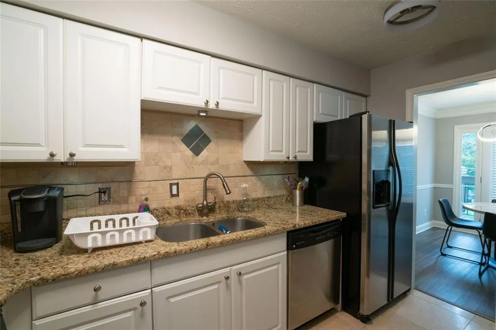 6980 Roswell Road Unit C6, Atlanta, Georgia 30328, 2 Bedrooms Bedrooms, ,1 BathroomBathrooms,Residential,Sold,6980 Roswell Road Unit C6,6965882