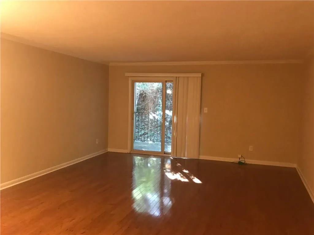 5095 Roswell Road Unit 207, Atlanta, Georgia 30342, 2 Bedrooms Bedrooms, ,2 BathroomsBathrooms,Residential,Sold,5095 Roswell Road Unit 207,6086371