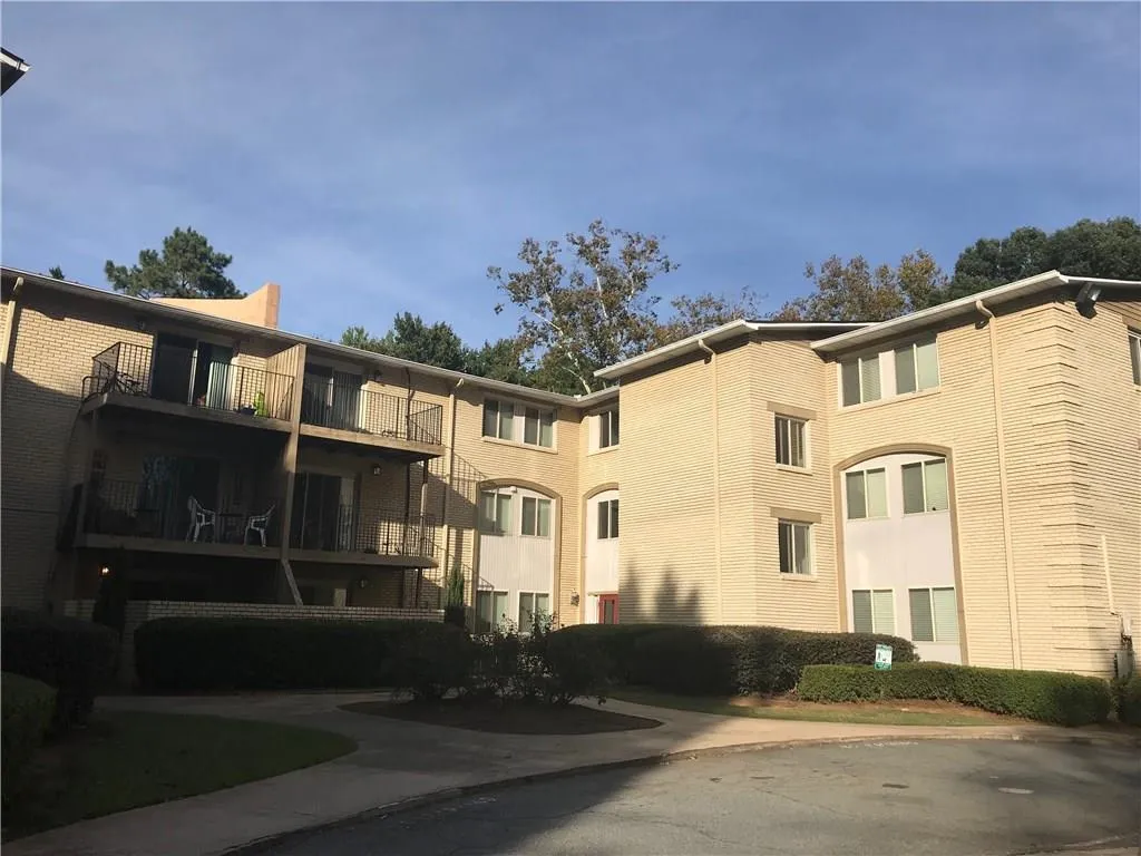 5095 Roswell Road Unit 207, Atlanta, Georgia 30342, 2 Bedrooms Bedrooms, ,2 BathroomsBathrooms,Residential,Sold,5095 Roswell Road Unit 207,6086371
