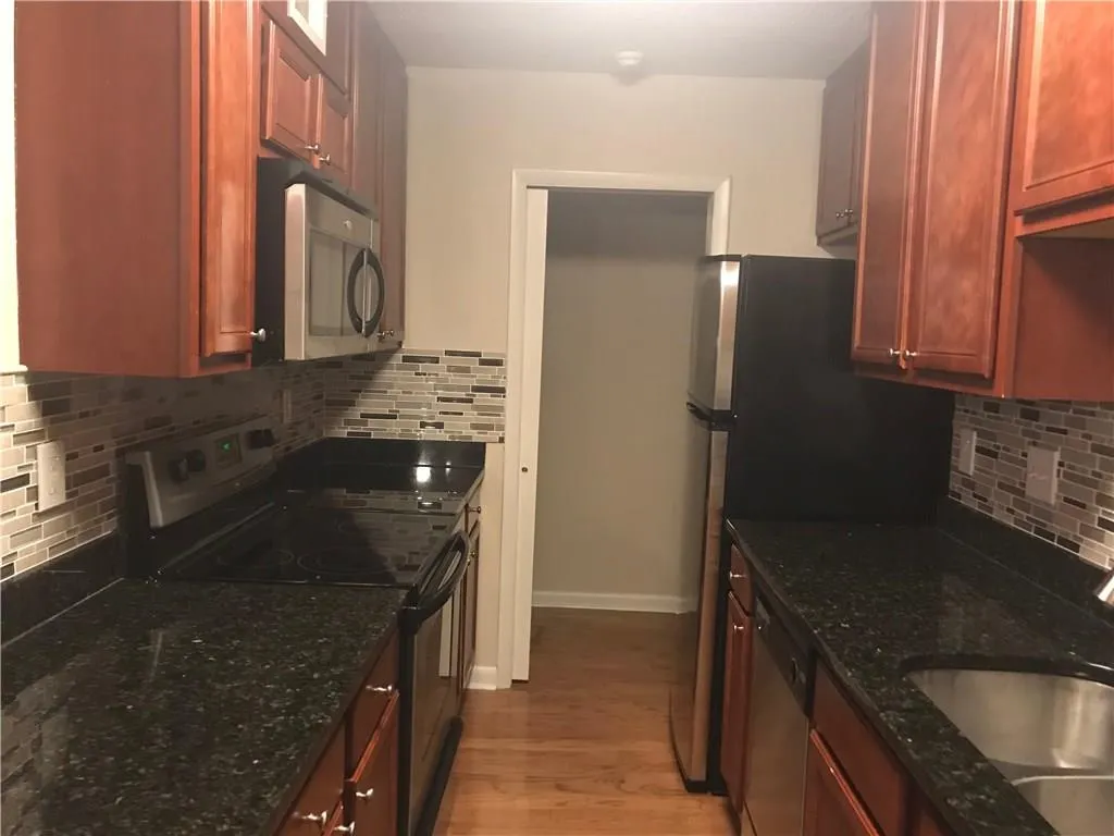 5095 Roswell Road Unit 207, Atlanta, Georgia 30342, 2 Bedrooms Bedrooms, ,2 BathroomsBathrooms,Residential,Sold,5095 Roswell Road Unit 207,6086371