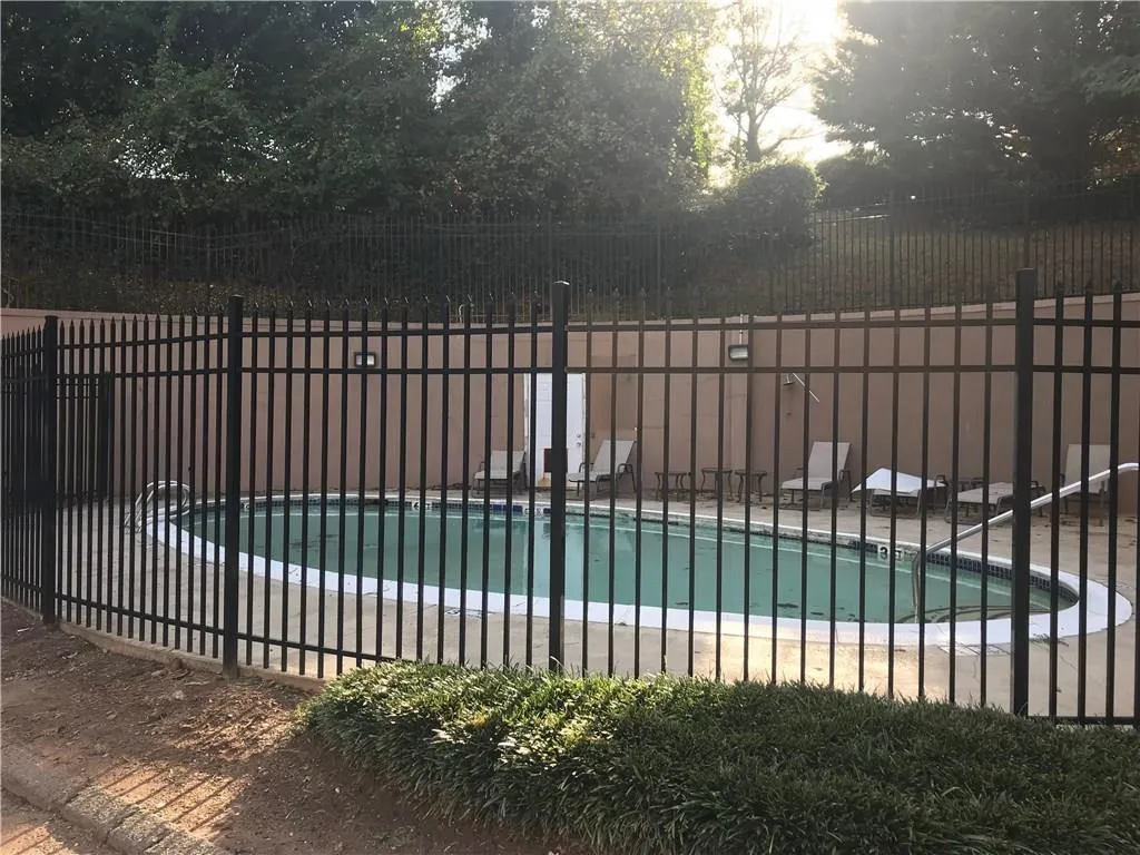 5095 Roswell Road Unit 207, Atlanta, Georgia 30342, 2 Bedrooms Bedrooms, ,2 BathroomsBathrooms,Residential,Sold,5095 Roswell Road Unit 207,6086371