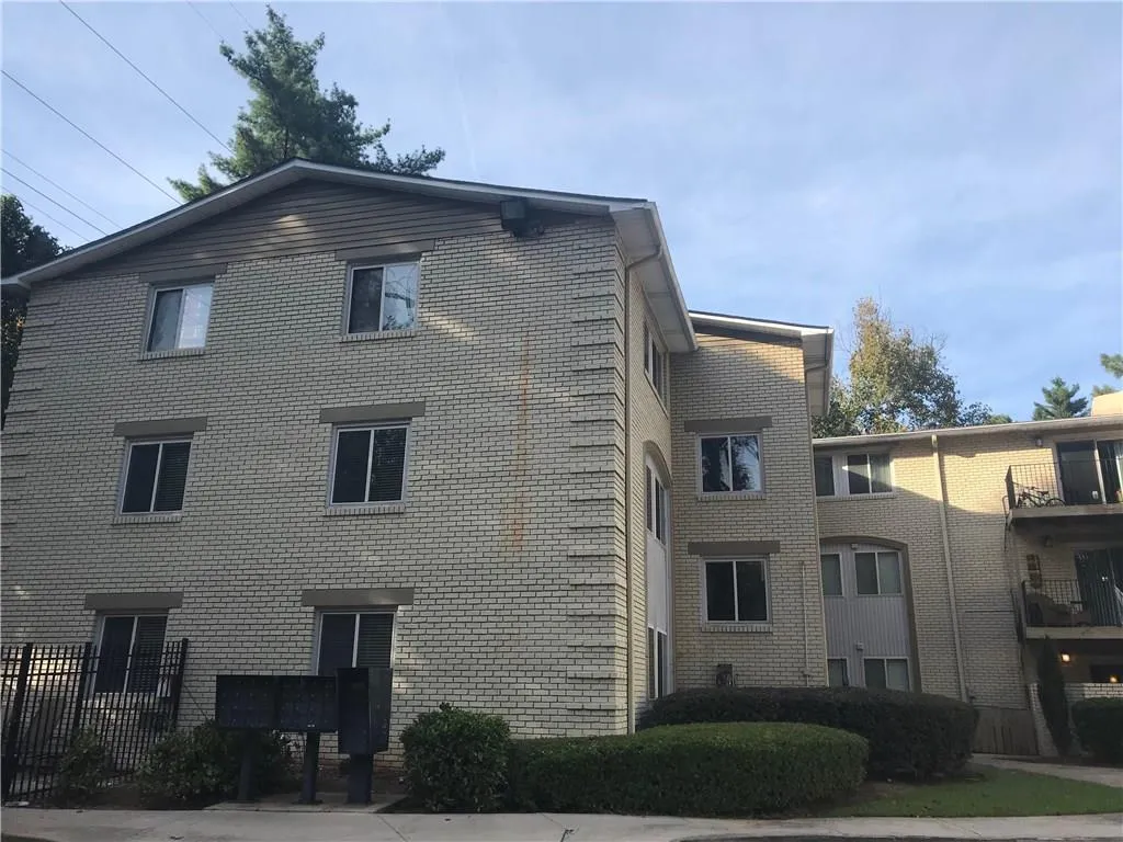 5095 Roswell Road Unit 207, Atlanta, Georgia 30342, 2 Bedrooms Bedrooms, ,2 BathroomsBathrooms,Residential,Sold,5095 Roswell Road Unit 207,6086371