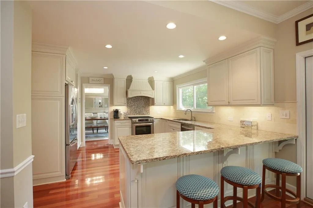 700 Schooner Circle, Sandy Springs, Georgia 30328, 5 Bedrooms Bedrooms, ,2 BathroomsBathrooms,Residential,Sold,700 Schooner Circle,5848995