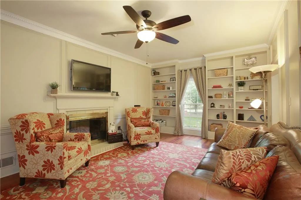 700 Schooner Circle, Sandy Springs, Georgia 30328, 5 Bedrooms Bedrooms, ,2 BathroomsBathrooms,Residential,Sold,700 Schooner Circle,5848995