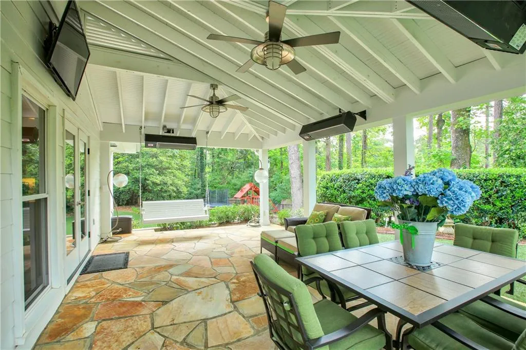 700 Schooner Circle, Sandy Springs, Georgia 30328, 5 Bedrooms Bedrooms, ,2 BathroomsBathrooms,Residential,Sold,700 Schooner Circle,5848995