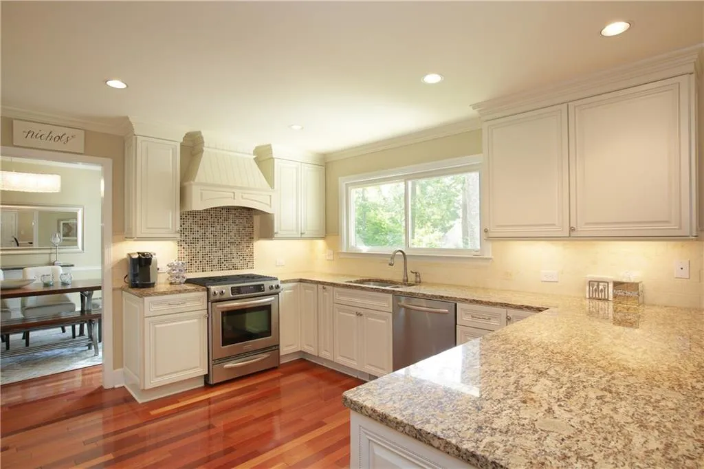 700 Schooner Circle, Sandy Springs, Georgia 30328, 5 Bedrooms Bedrooms, ,2 BathroomsBathrooms,Residential,Sold,700 Schooner Circle,5848995
