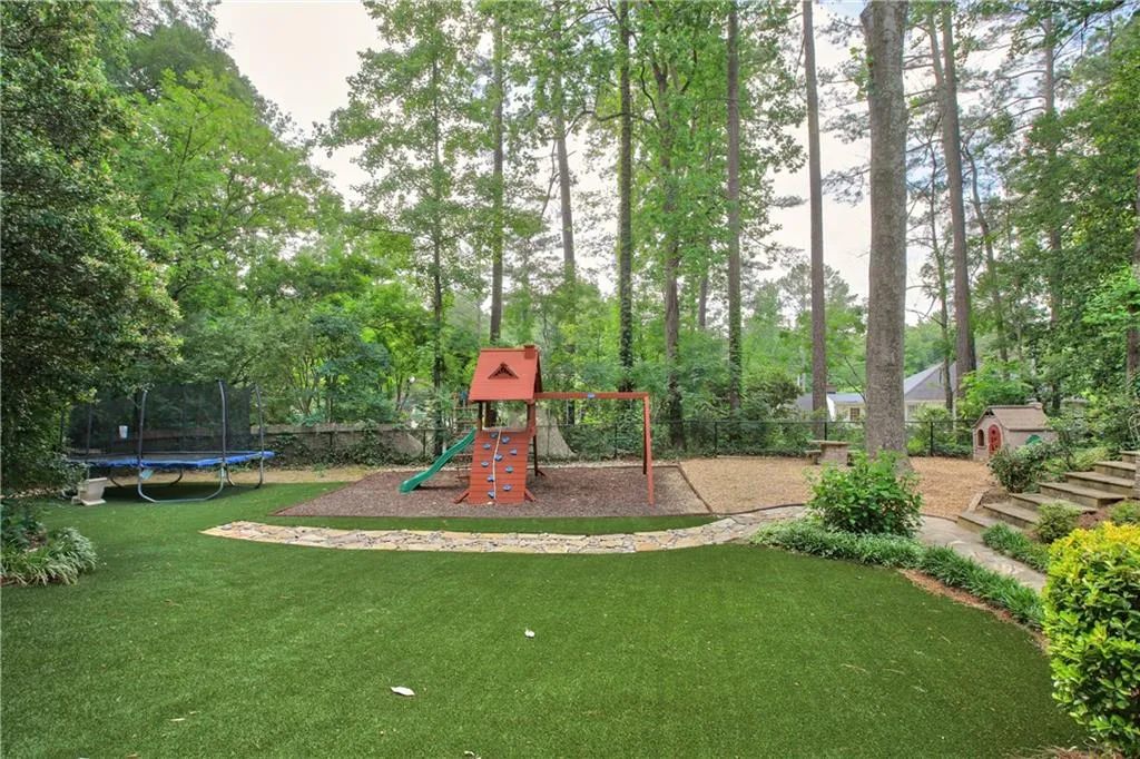 700 Schooner Circle, Sandy Springs, Georgia 30328, 5 Bedrooms Bedrooms, ,2 BathroomsBathrooms,Residential,Sold,700 Schooner Circle,5848995