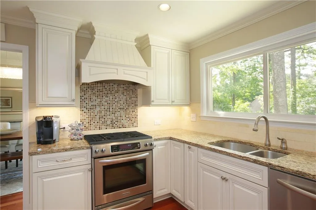 700 Schooner Circle, Sandy Springs, Georgia 30328, 5 Bedrooms Bedrooms, ,2 BathroomsBathrooms,Residential,Sold,700 Schooner Circle,5848995