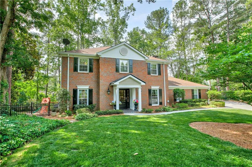 700 Schooner Circle, Sandy Springs, Georgia 30328, 5 Bedrooms Bedrooms, ,2 BathroomsBathrooms,Residential,Sold,700 Schooner Circle,5848995