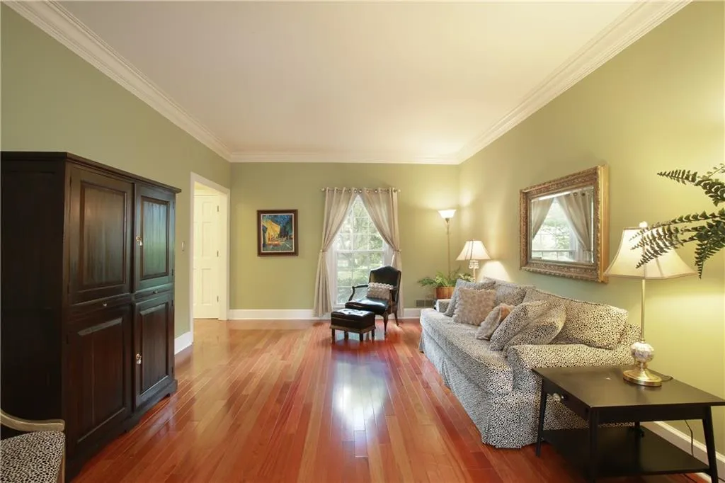 700 Schooner Circle, Sandy Springs, Georgia 30328, 5 Bedrooms Bedrooms, ,2 BathroomsBathrooms,Residential,Sold,700 Schooner Circle,5848995