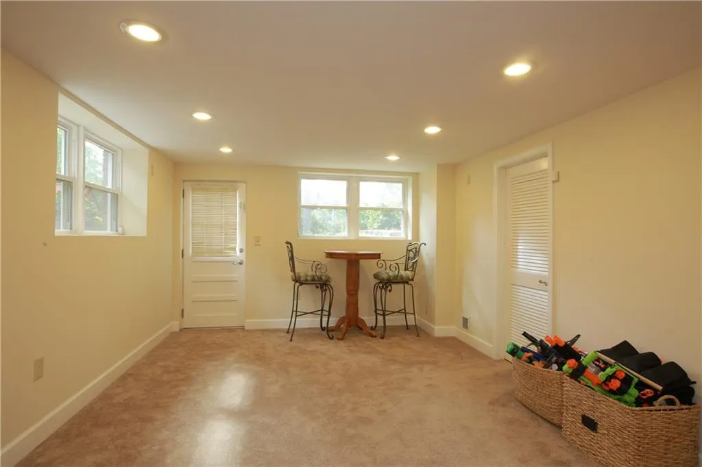 700 Schooner Circle, Sandy Springs, Georgia 30328, 5 Bedrooms Bedrooms, ,2 BathroomsBathrooms,Residential,Sold,700 Schooner Circle,5848995