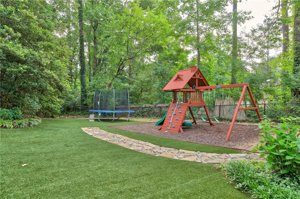 700 Schooner Circle, Sandy Springs, Georgia 30328, 5 Bedrooms Bedrooms, ,2 BathroomsBathrooms,Residential,Sold,700 Schooner Circle,5848995