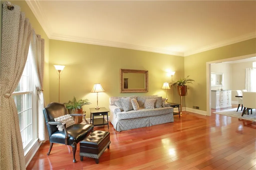 700 Schooner Circle, Sandy Springs, Georgia 30328, 5 Bedrooms Bedrooms, ,2 BathroomsBathrooms,Residential,Sold,700 Schooner Circle,5848995