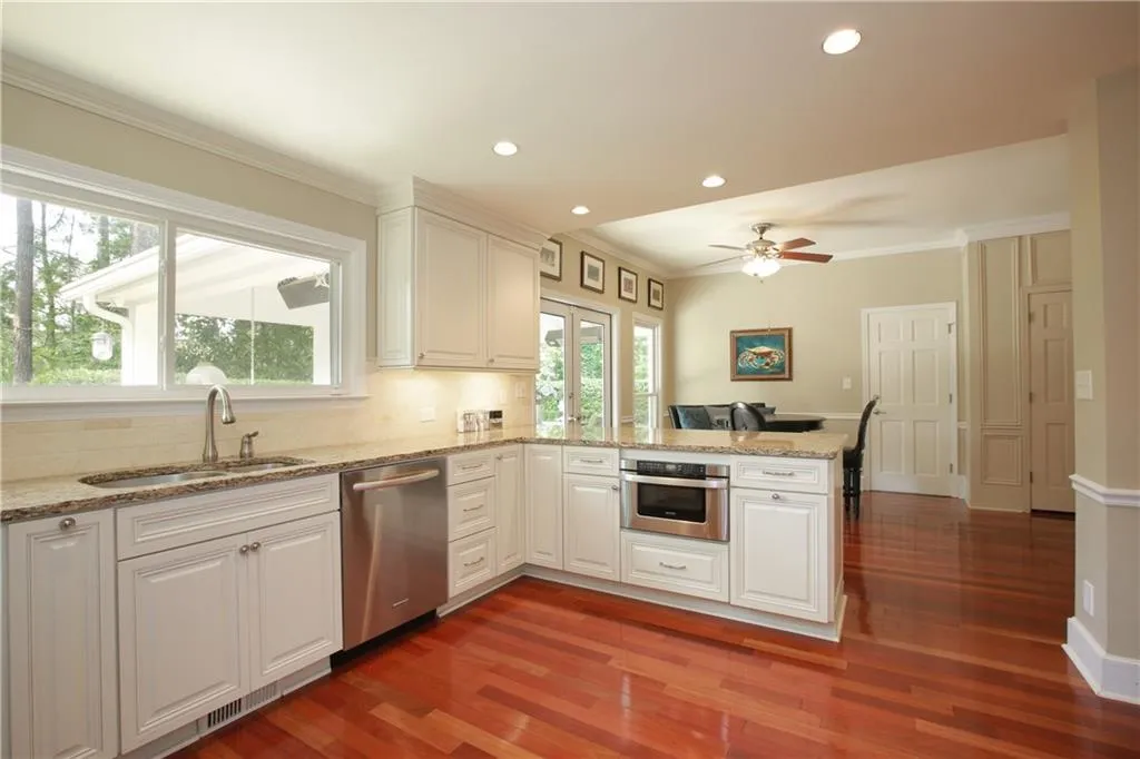 700 Schooner Circle, Sandy Springs, Georgia 30328, 5 Bedrooms Bedrooms, ,2 BathroomsBathrooms,Residential,Sold,700 Schooner Circle,5848995