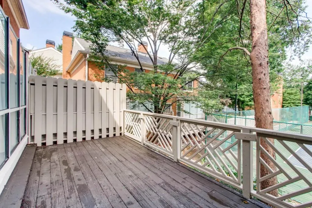 124 Mount Vernon Circle, Sandy Springs, Georgia 30338, 2 Bedrooms Bedrooms, ,2 BathroomsBathrooms,Residential,Sold,124 Mount Vernon Circle,6035756