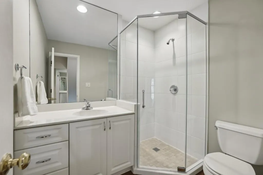 390 W Spalding Drive, Sandy Springs, Georgia 30328, 4 Bedrooms Bedrooms, ,4 BathroomsBathrooms,Residential,For Sale,390 W Spalding Drive,7619896