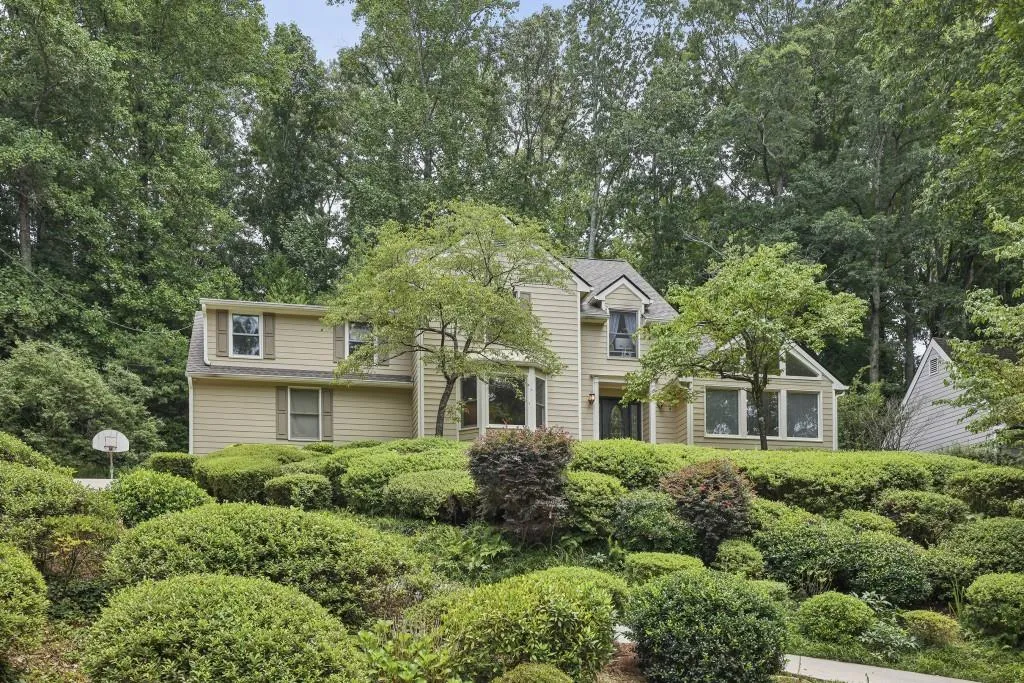 390 W Spalding Drive, Sandy Springs, Georgia 30328, 4 Bedrooms Bedrooms, ,4 BathroomsBathrooms,Residential,For Sale,390 W Spalding Drive,7619896