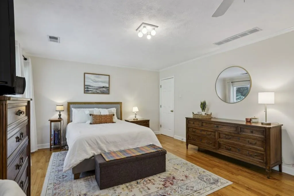 390 W Spalding Drive, Sandy Springs, Georgia 30328, 4 Bedrooms Bedrooms, ,4 BathroomsBathrooms,Residential,For Sale,390 W Spalding Drive,7619896