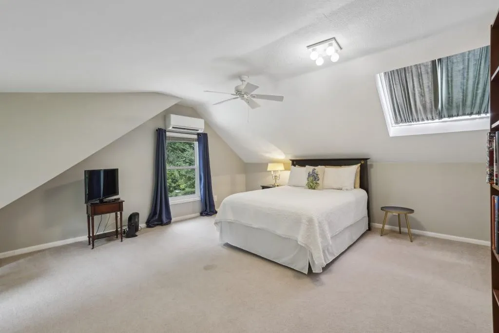 390 W Spalding Drive, Sandy Springs, Georgia 30328, 4 Bedrooms Bedrooms, ,4 BathroomsBathrooms,Residential,For Sale,390 W Spalding Drive,7619896