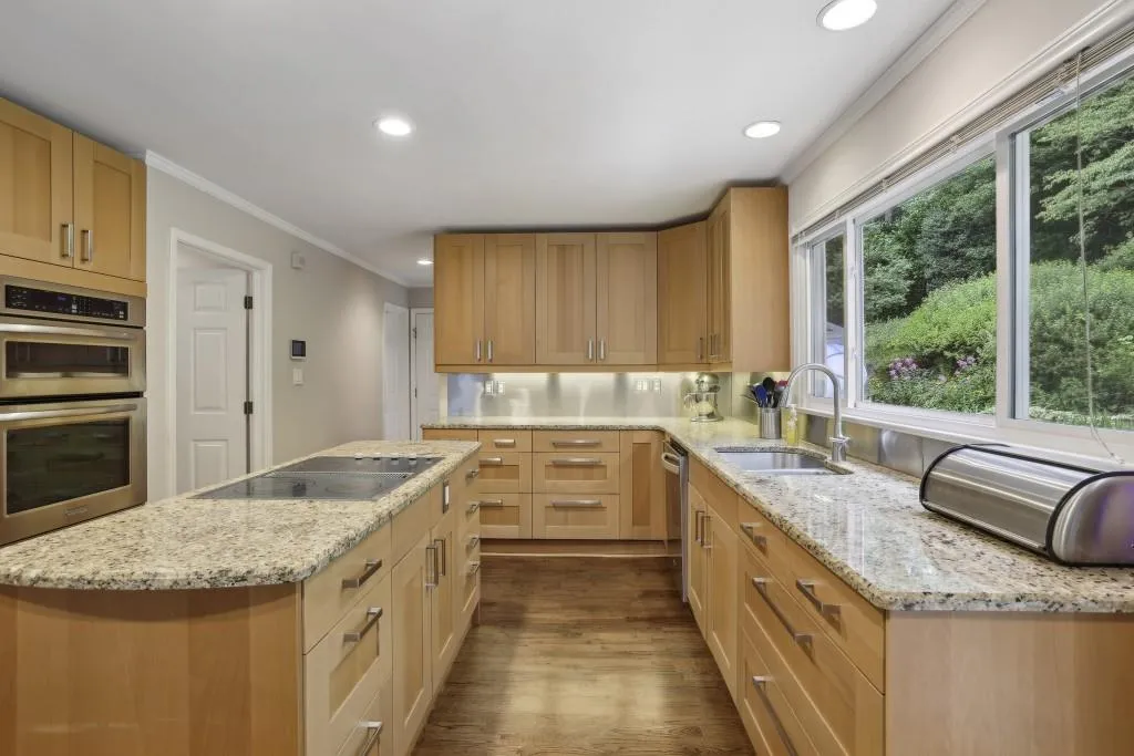 390 W Spalding Drive, Sandy Springs, Georgia 30328, 4 Bedrooms Bedrooms, ,4 BathroomsBathrooms,Residential,For Sale,390 W Spalding Drive,7619896