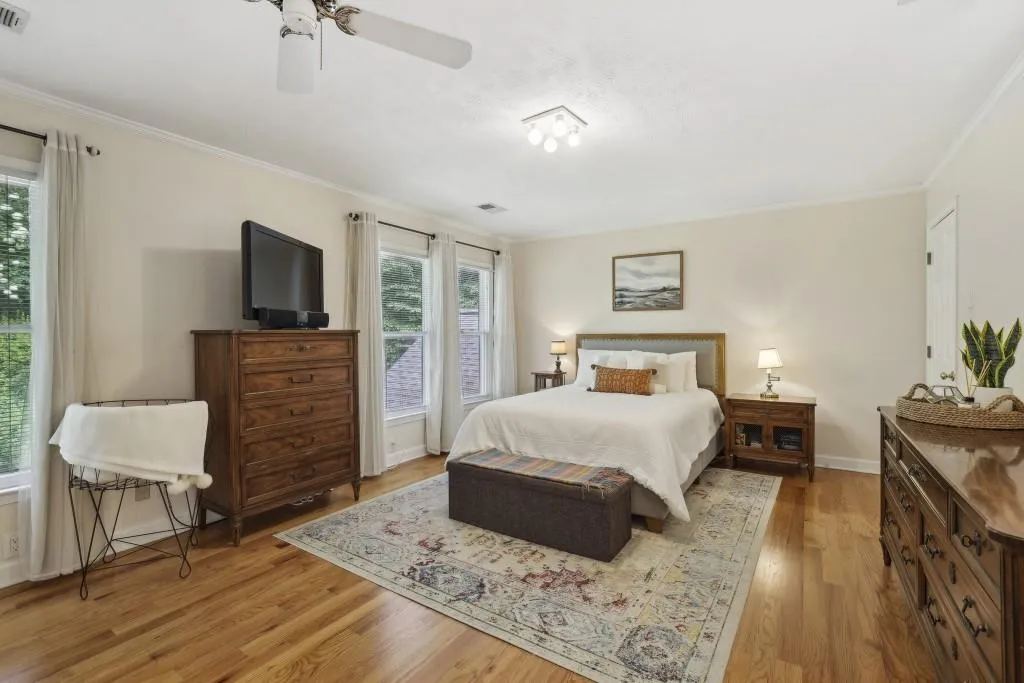 390 W Spalding Drive, Sandy Springs, Georgia 30328, 4 Bedrooms Bedrooms, ,4 BathroomsBathrooms,Residential,For Sale,390 W Spalding Drive,7619896