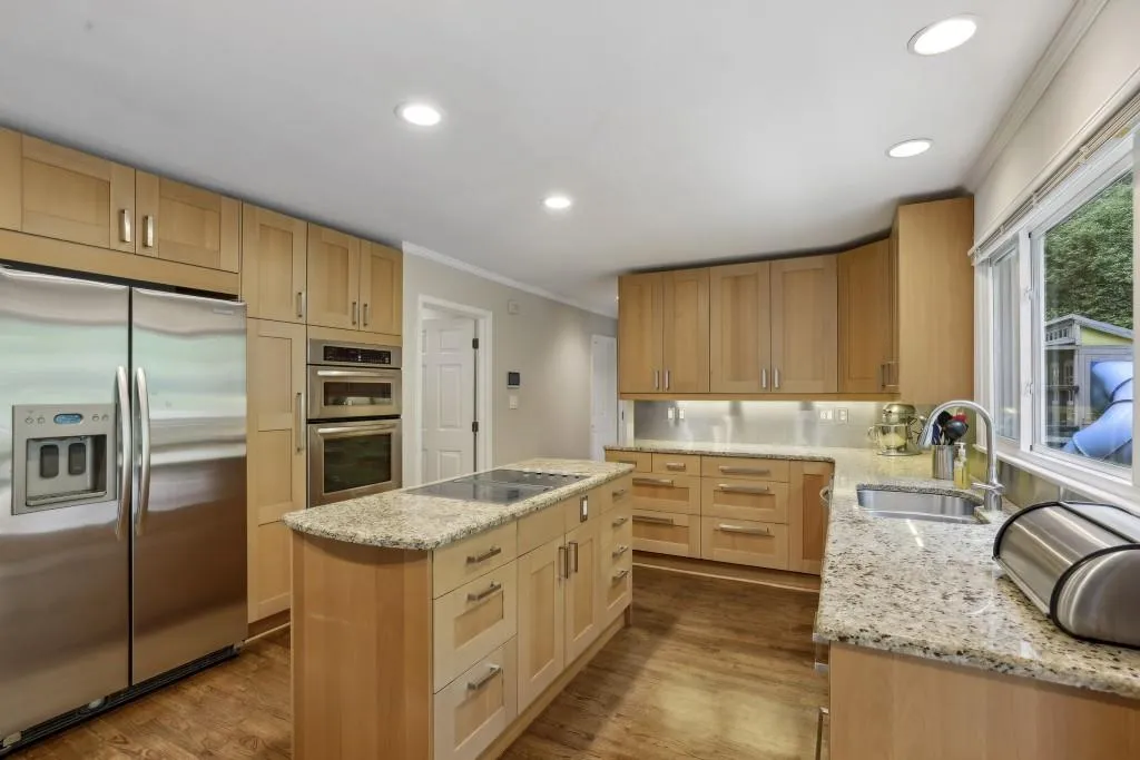 390 W Spalding Drive, Sandy Springs, Georgia 30328, 4 Bedrooms Bedrooms, ,4 BathroomsBathrooms,Residential,For Sale,390 W Spalding Drive,7619896