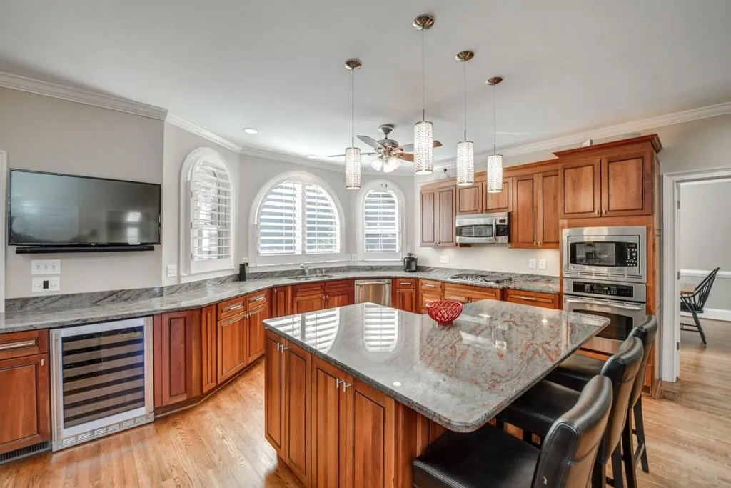 205 Summerhouse Lane, Sandy Springs, Georgia 30350, 5 Bedrooms Bedrooms, ,5 BathroomsBathrooms,Residential,Sold,205 Summerhouse Lane,5963170