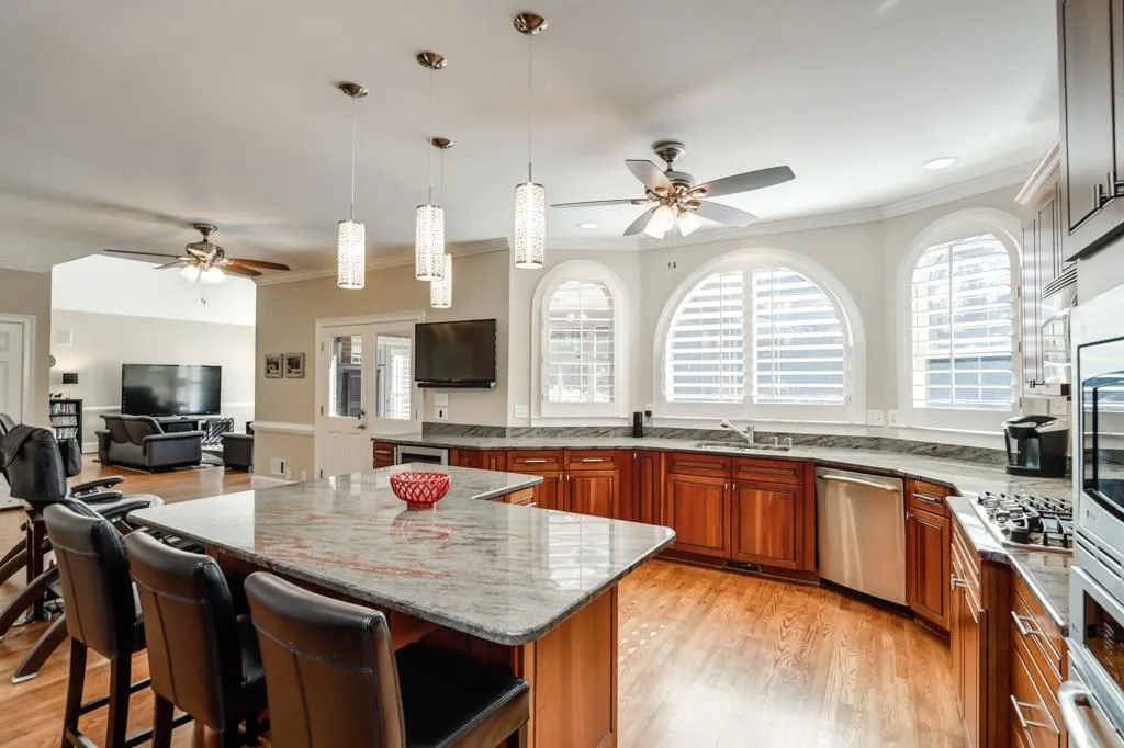 205 Summerhouse Lane, Sandy Springs, Georgia 30350, 5 Bedrooms Bedrooms, ,5 BathroomsBathrooms,Residential,Sold,205 Summerhouse Lane,5963170
