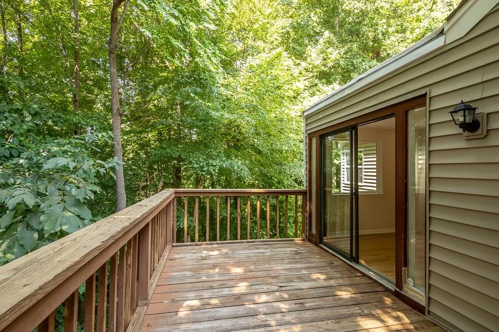 51 Dunwoody Springs Drive, Sandy Springs, Georgia 30328, 3 Bedrooms Bedrooms, ,2 BathroomsBathrooms,Residential,Sold,51 Dunwoody Springs Drive,6032245
