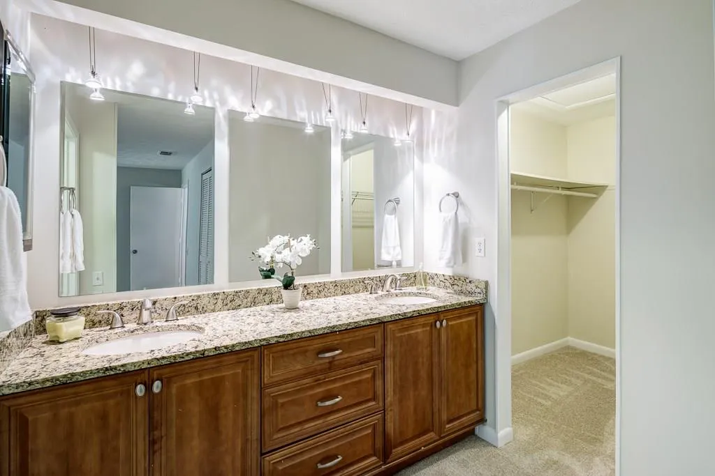 51 Dunwoody Springs Drive, Sandy Springs, Georgia 30328, 3 Bedrooms Bedrooms, ,2 BathroomsBathrooms,Residential,Sold,51 Dunwoody Springs Drive,6032245