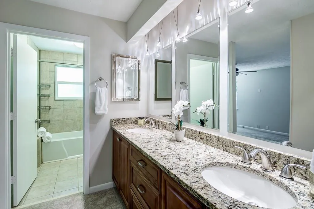 51 Dunwoody Springs Drive, Sandy Springs, Georgia 30328, 3 Bedrooms Bedrooms, ,2 BathroomsBathrooms,Residential,Sold,51 Dunwoody Springs Drive,6032245