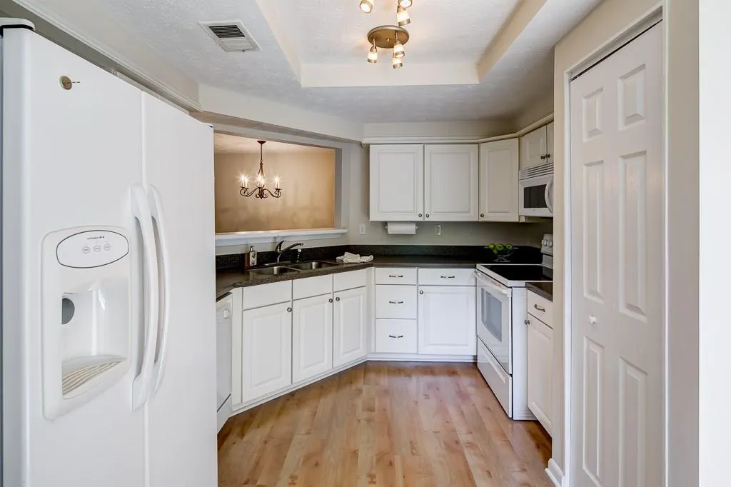 51 Dunwoody Springs Drive, Sandy Springs, Georgia 30328, 3 Bedrooms Bedrooms, ,2 BathroomsBathrooms,Residential,Sold,51 Dunwoody Springs Drive,6032245